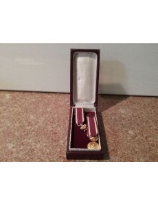 BOITE AVEC MEDAILLES 