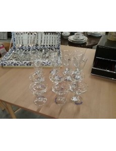 LOT DE VERRES A PIED 
