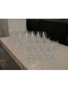 LOT DE VERRES A PIED CISELÉ