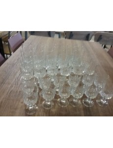 LOT DE VERRES A PIED