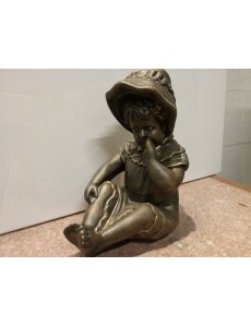 FIGURINE "FILLETTE ASSISE"...
