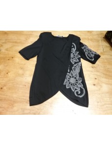 BLOUSE NOIRE ET PAILLETÉE 