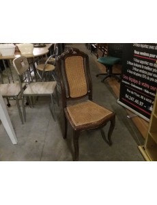 CHAISE DE STYLE CANELÉE