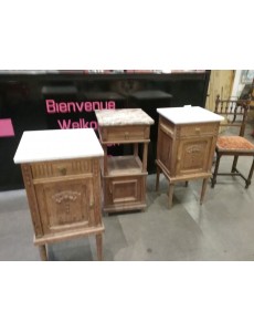 CHEVET DE STYLE DESSUS MARBRE