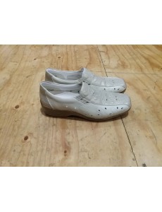 CHAUSSURES BEIGES ET DORÉES 