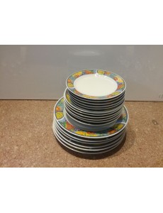 LOT ASSIETTES FLEURIES